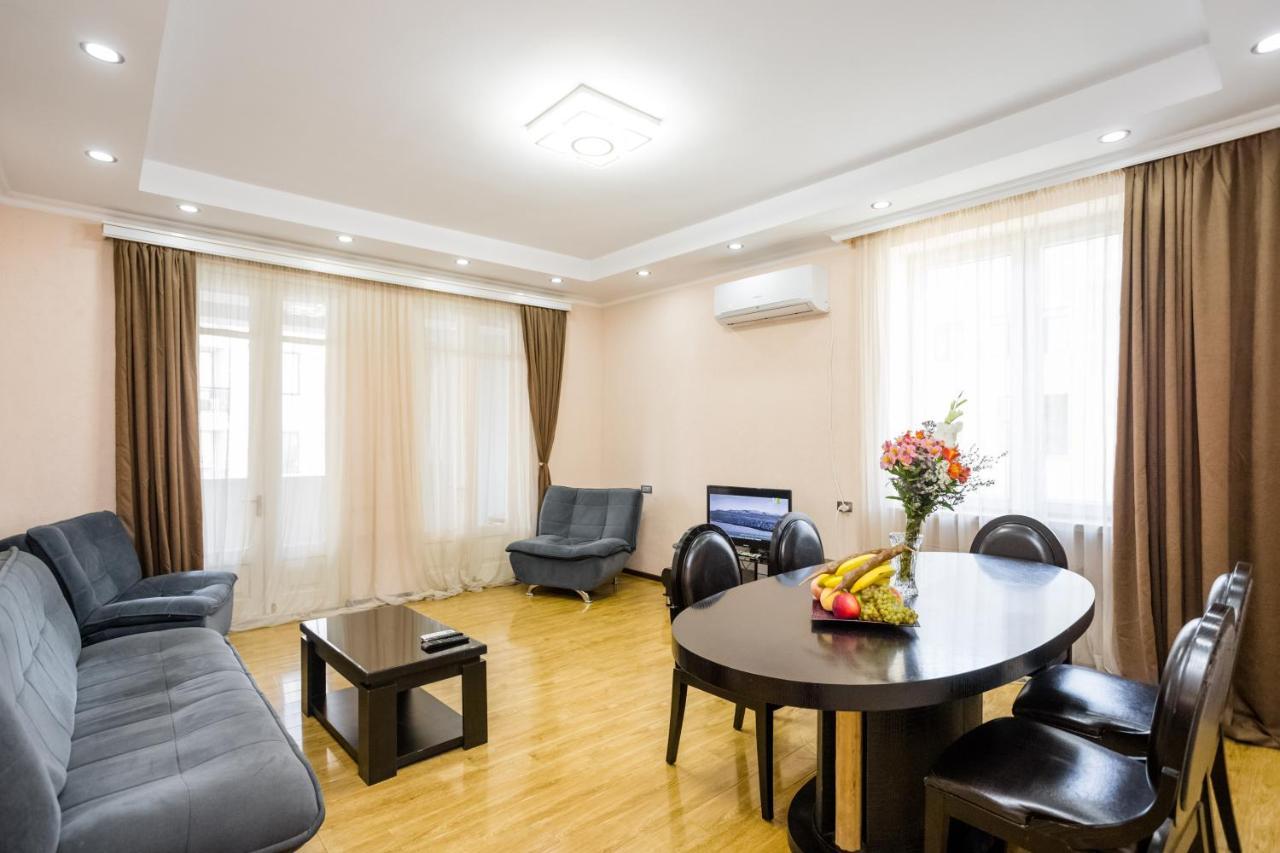 Rustaveli Three Bedroom With Amazing Views Апартаменты *